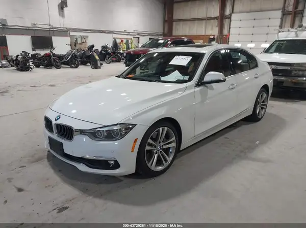 WBA8B7C56JA576701 2018 BMW 3ER - Image 2