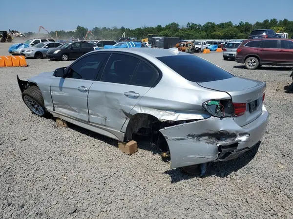 WBA8B7C57JA586038 2018 BMW 3ER - Image 2