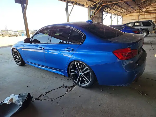 WBA8B7C58JA411894 2018 BMW 3ER - Image 2