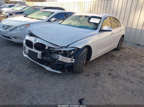 WBA8B7C58JA585996 2018 BMW 3ER - Image 2