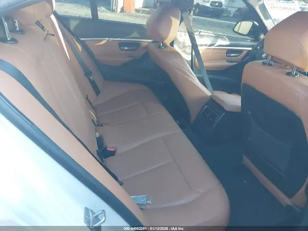 WBA8B7C58JA585996 2018 BMW 3ER - Image 8