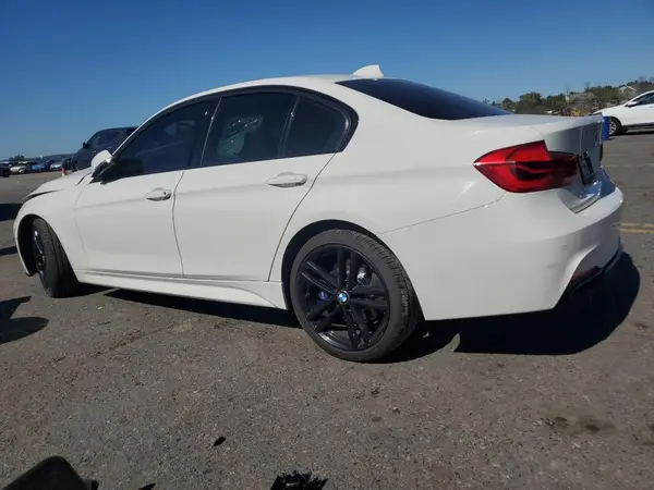 WBA8B7C59JA573064 2018 BMW 3ER - Image 2