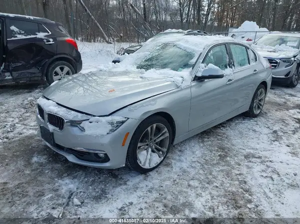 WBA8B7C59JA576823 2018 BMW 3ER - Image 2