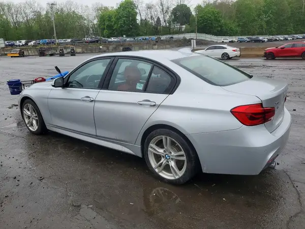 WBA8B7C59JA584548 2018 BMW 3ER - Image 2