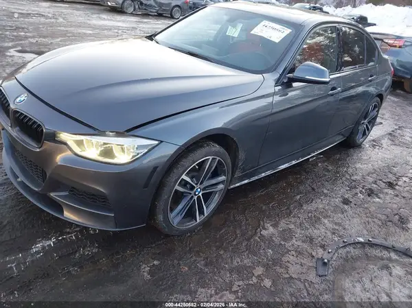 WBA8B7C59JA585635 2018 BMW 3ER - Image 2