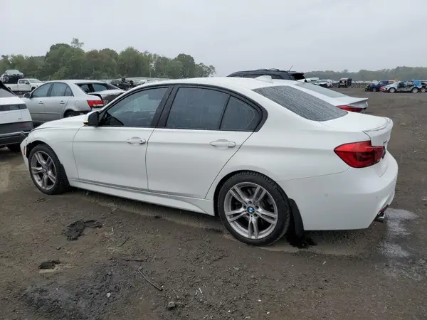 WBA8B7C59JA585764 2018 BMW 3ER - Image 2