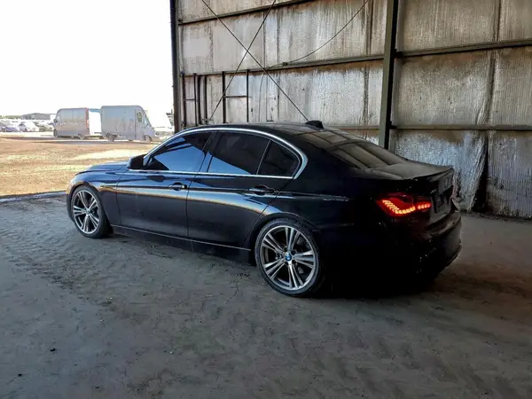 WBA8B7G31HNU37930 2017 BMW 3ER - Image 2
