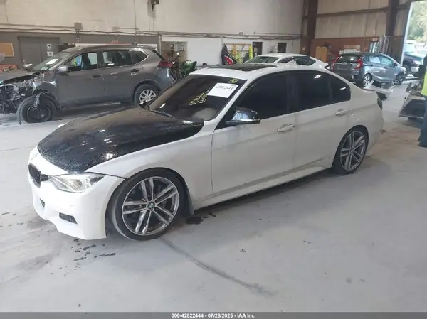 WBA8B7G31HNU38320 2017 BMW 3ER - Image 2