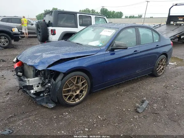 WBA8B7G37HNU38211 2017 BMW 3ER - Image 2