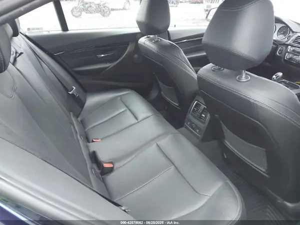 WBA8B7G37HNU38211 2017 BMW 3ER - Image 8