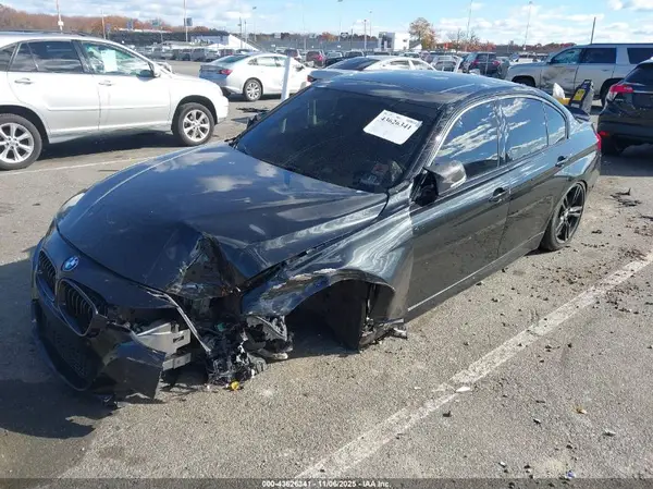 WBA8B7G50JNU94952 2018 BMW 3ER - Image 2
