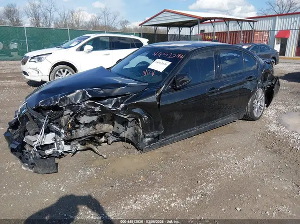 WBA8B7G50JNU95034 2018 BMW 3ER - Image 2
