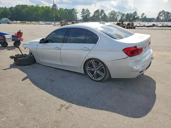 WBA8B7G50JNU95454 2018 BMW 3ER - Image 2