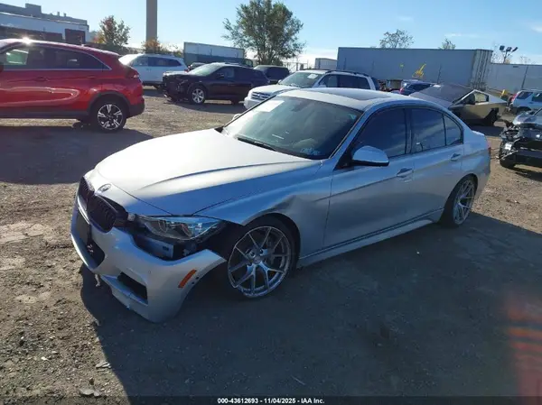 WBA8B7G51JNU94751 2018 BMW 3ER - Image 2