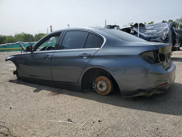 WBA8B7G51JNU94832 2018 BMW 3ER - Image 2