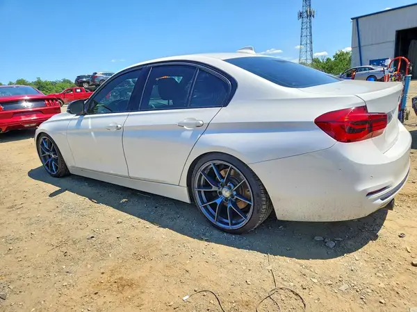 WBA8B7G51JNU95298 2018 BMW 3ER - Image 2