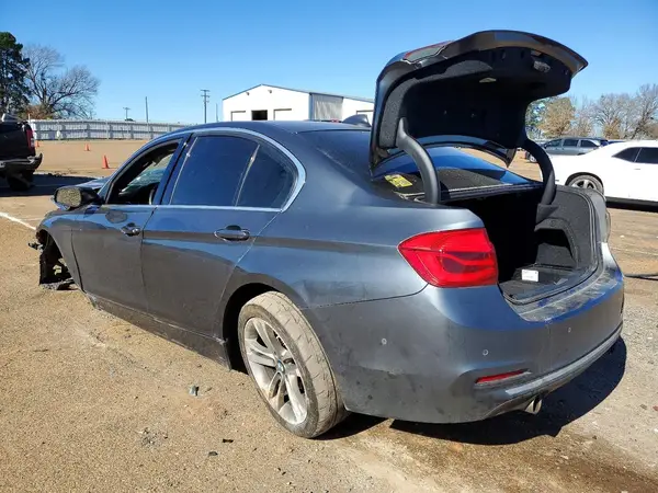 WBA8B7G52JNU95391 2018 BMW 3ER - Image 2