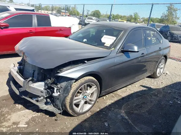WBA8B7G52JNU95522 2018 BMW 3ER - Image 2