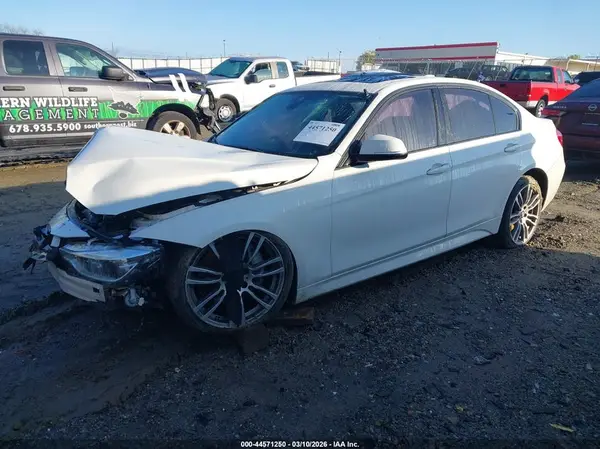 WBA8B7G52JNU95603 2018 BMW 3ER - Image 2