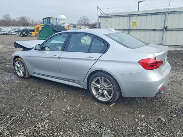 WBA8B7G52JNU95620 2018 BMW 3ER - Image 2