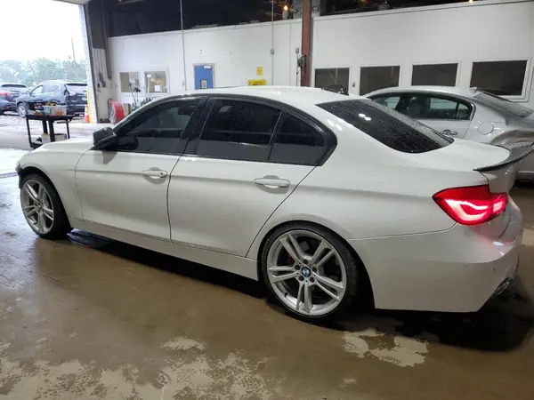 WBA8B7G54GNT14302 2016 BMW 3ER - Image 2