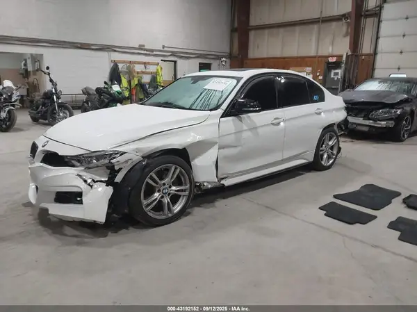 WBA8B7G55JNU94834 2018 BMW 3ER - Image 2