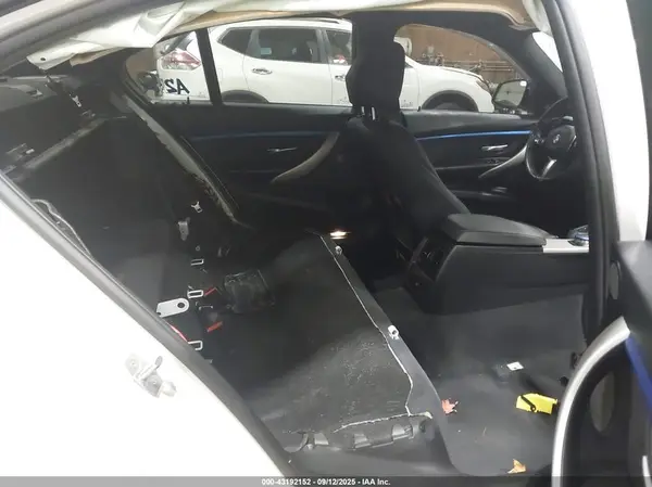 WBA8B7G55JNU94834 2018 BMW 3ER - Image 8