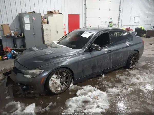 WBA8B7G56JNU95393 2018 BMW 3ER - Image 2