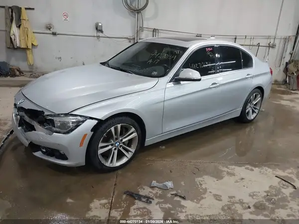 WBA8B7G57HNU36993 2017 BMW 3ER - Image 2