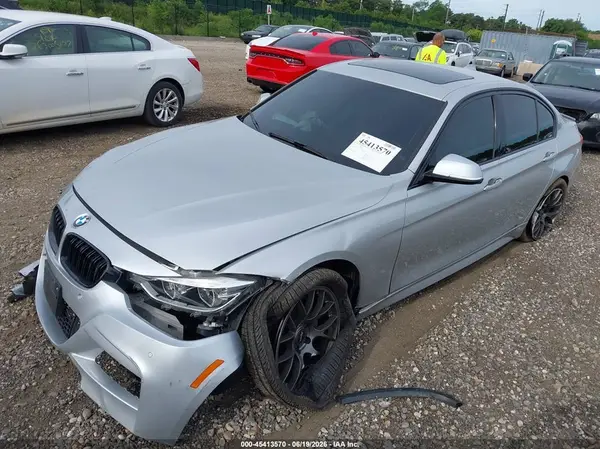 WBA8B7G57JNU94835 2018 BMW 3ER - Image 2