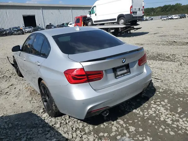 WBA8B7G57JNU95287 2018 BMW 3ER - Image 2