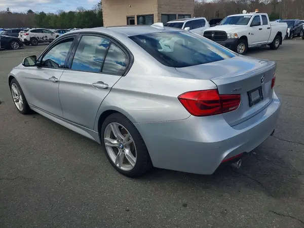 WBA8B7G57JNU95449 2018 BMW 3ER - Image 2