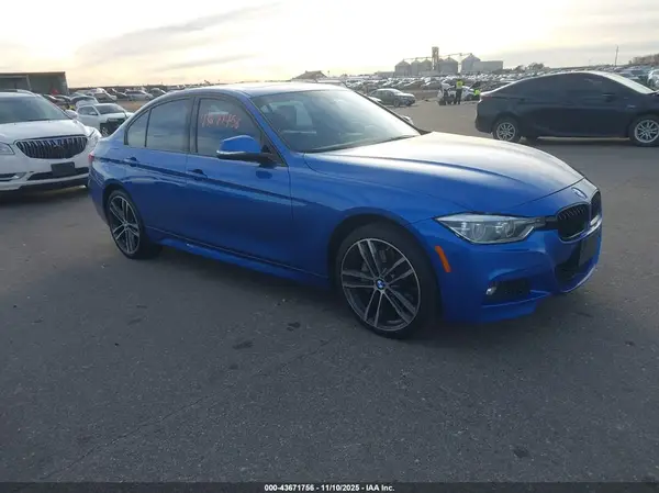 WBA8B7G58JNV10976 2018 BMW 3ER - Image 1