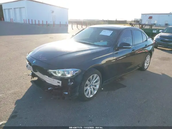 WBA8B7G59JNU95100 2018 BMW 3ER - Image 2