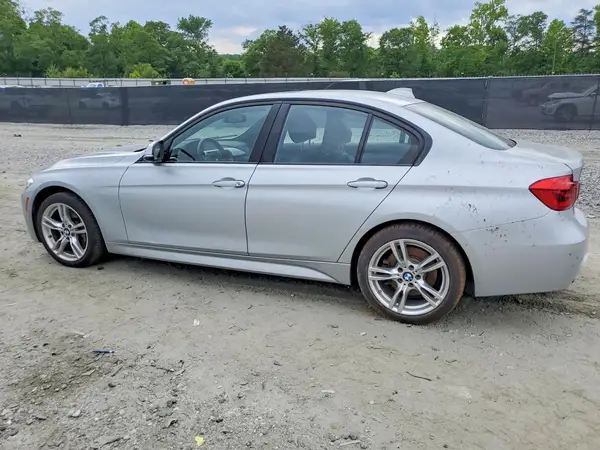 WBA8B7G5XJNU94747 2018 BMW 3ER - Image 2