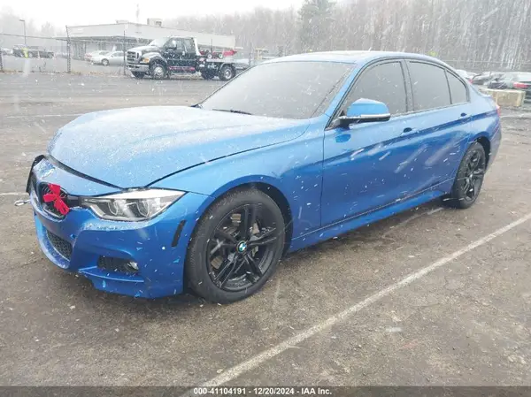 WBA8B7G5XJNU94781 2018 BMW 3ER - Image 2