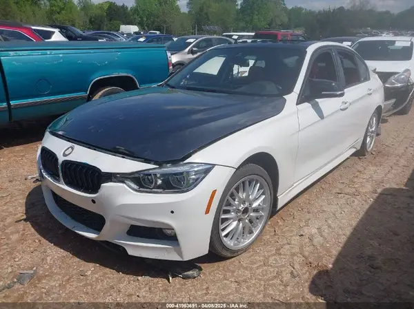 WBA8B7G5XJNV11014 2018 BMW 3ER - Image 2