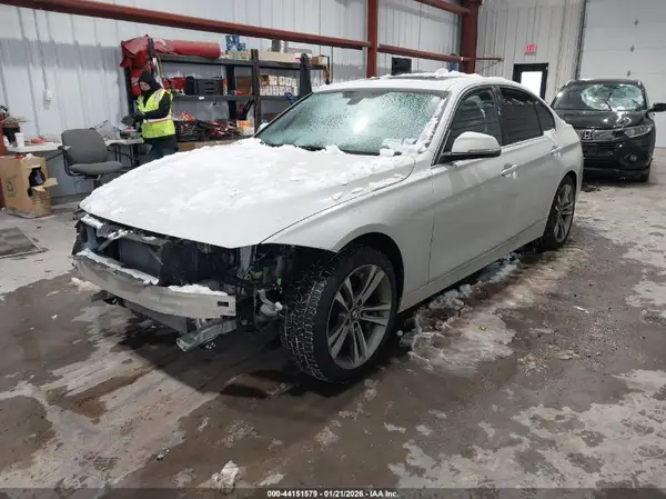 WBA8B9C31HK885054 2017 BMW 3ER - Image 2