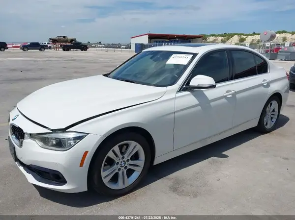 WBA8B9C32HK885208 2017 BMW 3ER - Image 2
