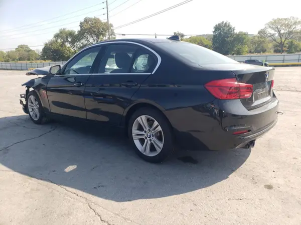 WBA8B9C33HK885220 2017 BMW 3ER - Image 2
