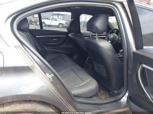 WBA8B9C37HK885561 2017 BMW 3ER - Image 8