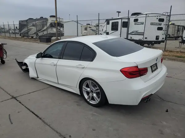 WBA8B9C37HK886323 2017 BMW 3ER - Image 2