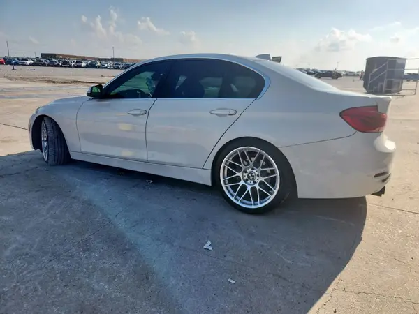 WBA8B9C3XHK885019 2017 BMW 3ER - Image 2
