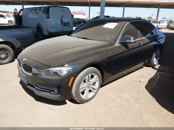 WBA8B9C3XHK885764 2017 BMW 3ER - Image 2