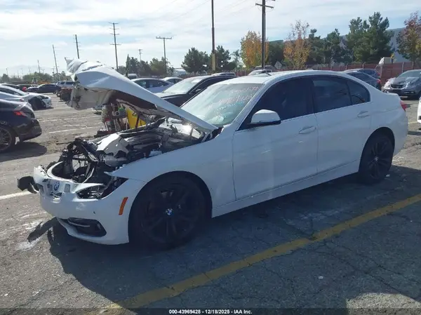WBA8B9C3XHK886221 2017 BMW 3ER - Image 2