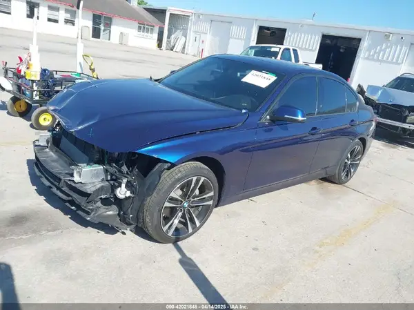 WBA8B9C50JAE22077 2018 BMW 3ER - Image 2