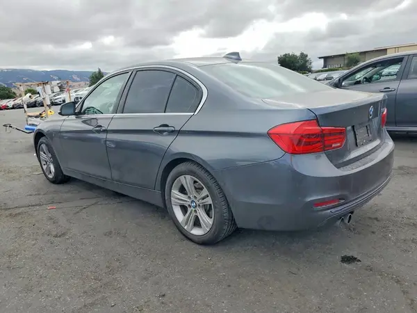 WBA8B9C50JAE22466 2018 BMW 3ER - Image 2