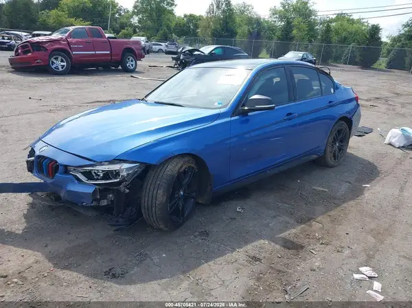 WBA8B9C50JEB30647 2018 BMW 3ER - Image 2