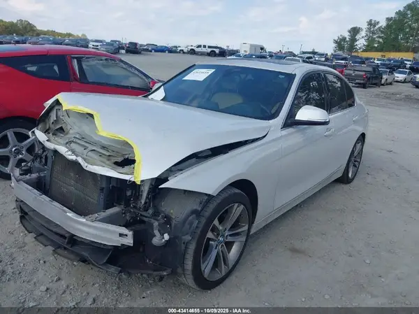 WBA8B9C50JEE81865 2018 BMW 3ER - Image 2