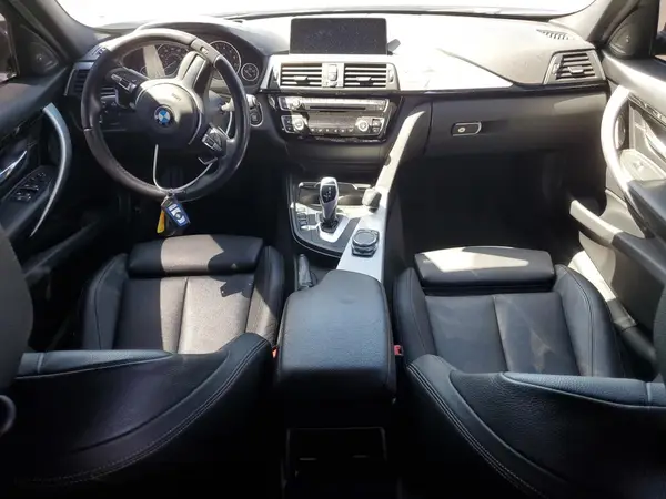 WBA8B9C51HK675913 2017 BMW 3ER - Image 8
